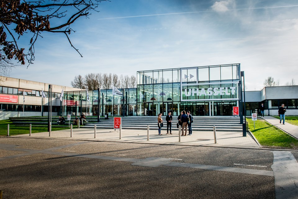 UHasselt ingang gebouw D, Campus Diepenbeek