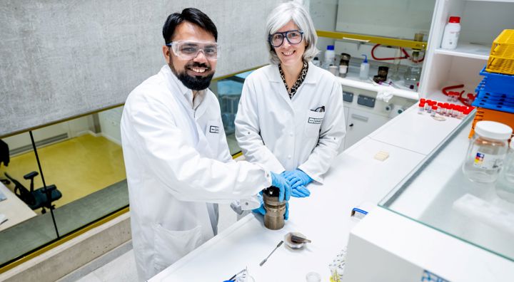 Danish En Prof Hardy 002