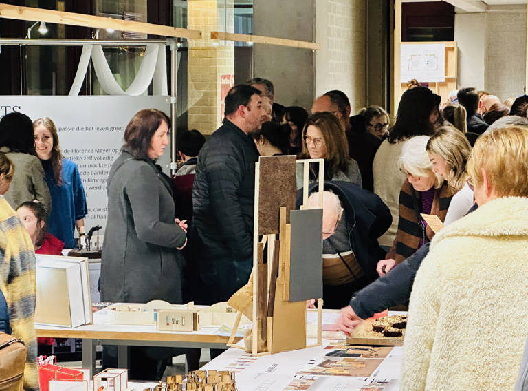 24 25 3.1 Scenografie En ONE DAY EXPO 213