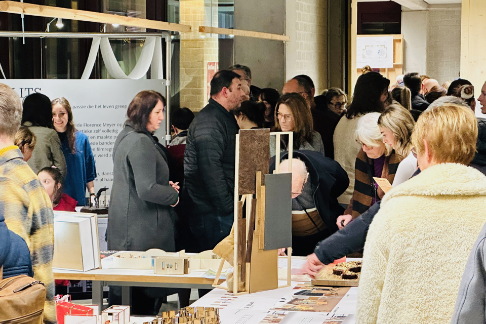 24 25 3.1 Scenografie En ONE DAY EXPO 213