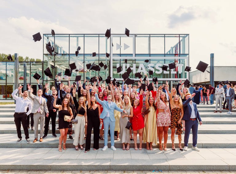 23 06 30 Proclamatie Bedrijfseconomische Wetenschappen Master WEB 208