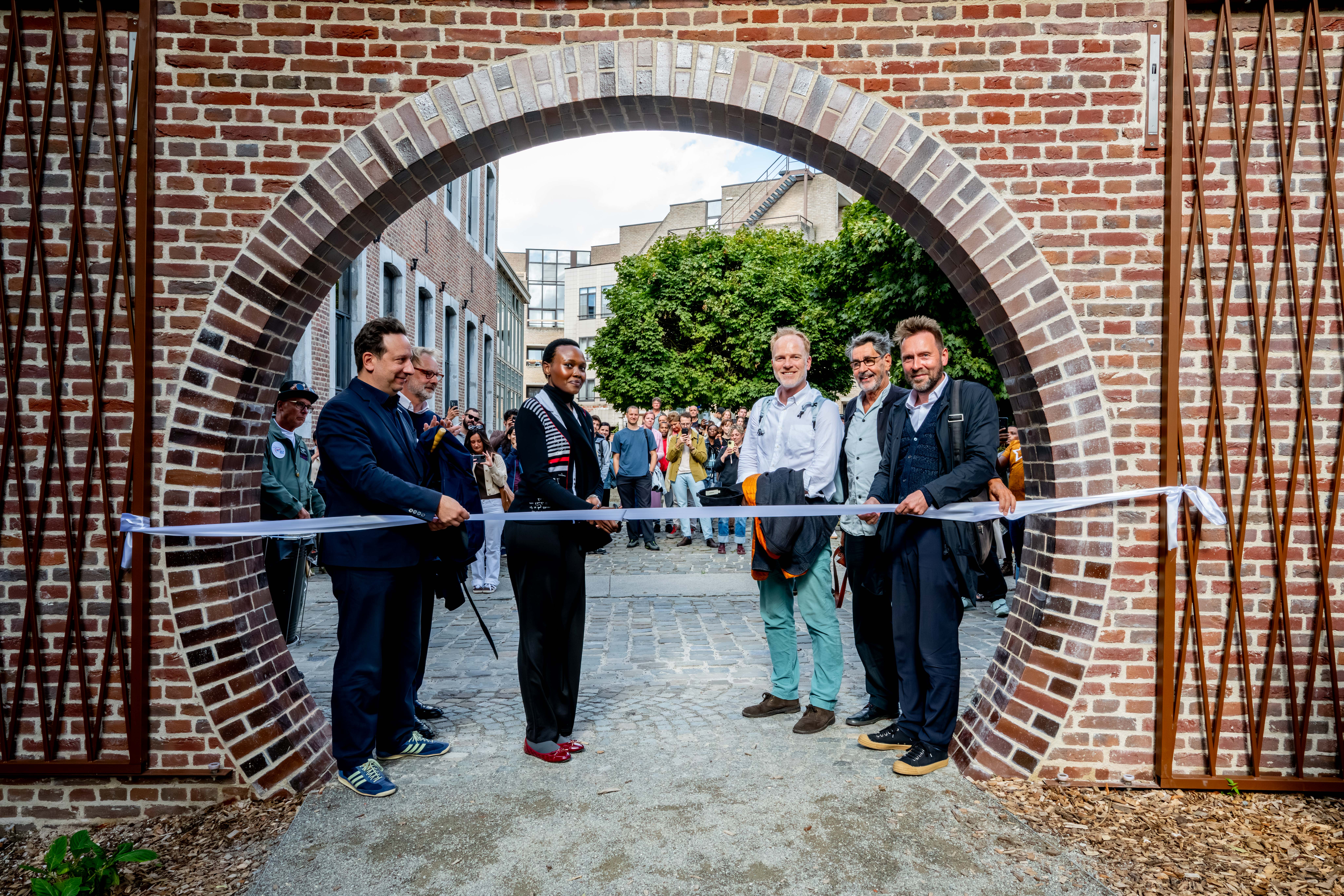 Eerst Ingeschreven Student Knipt Lint Door