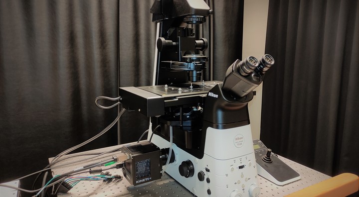Picture of a Nikon Ti2e microscope equipped with a Photometrics Kinetix sCMOS camera on the left side port..