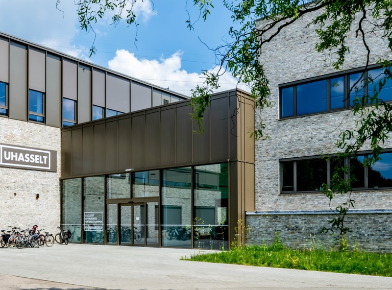 Gebouw REVAL Voorkant ,Klein