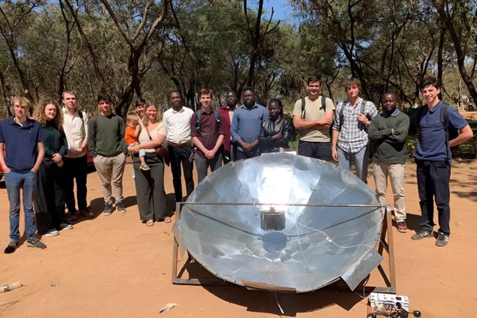 VLIR-UOS project Solar cookers for all helpt Congolese gezinnen ...