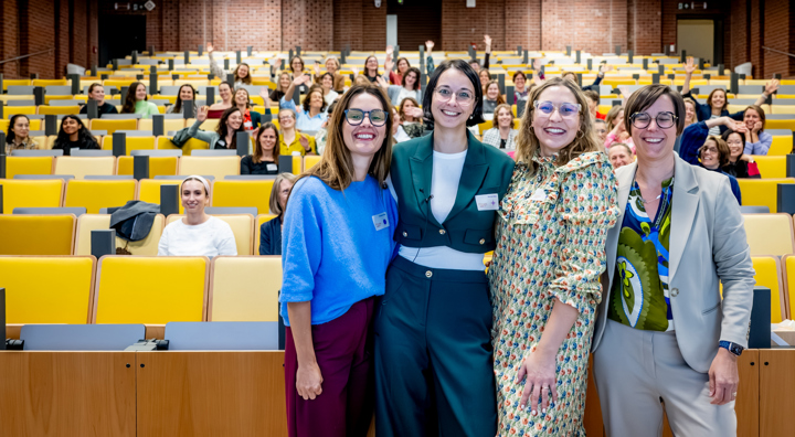 25 10 02 Lifting Each Other Up 003