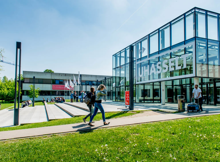 Gebouw D Mooi Weer Mei 2017 21 (2)