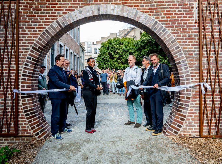 25 09 15 Inhuldiging Begijnhof 004