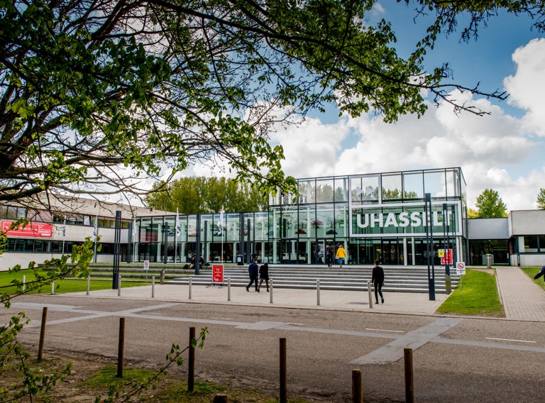 Gebouw D Mooi Weer April 2