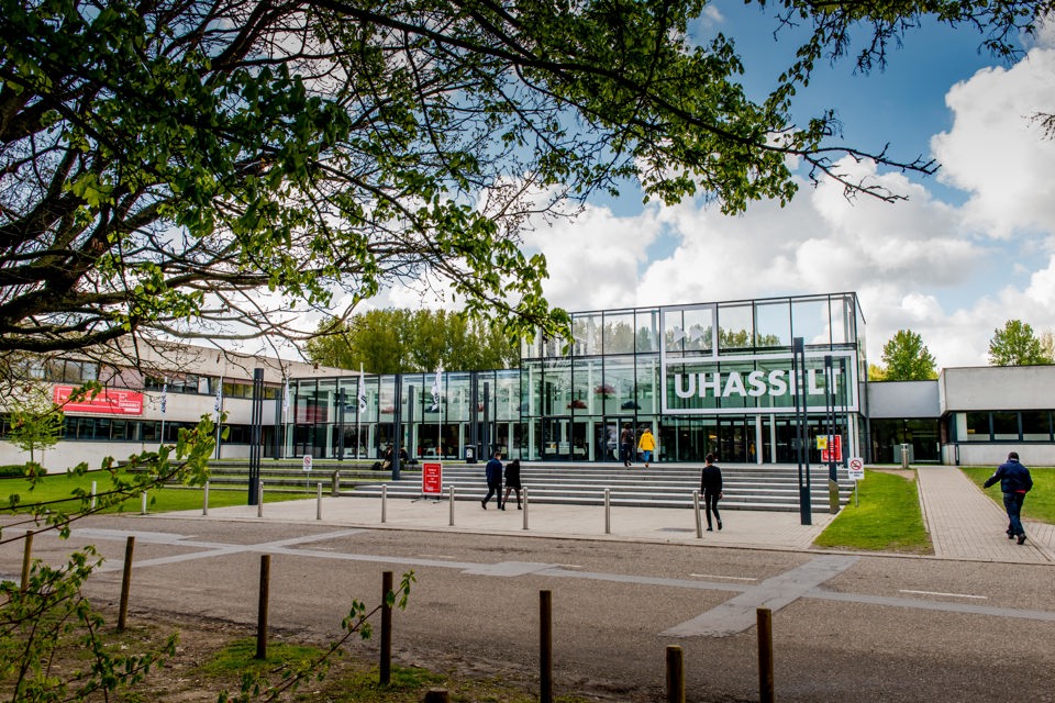 Gebouw D Mooi Weer April 2