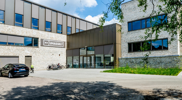 Gebouw REVAL Voorkant 001
