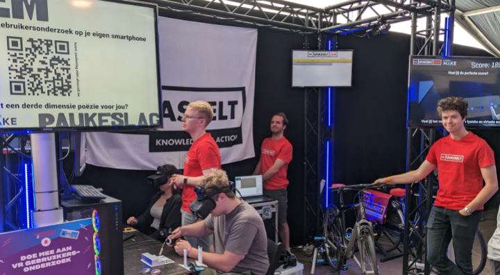 Onze Nerdland Festival stand waarin je kon lassen, tasten en fietsen in VR