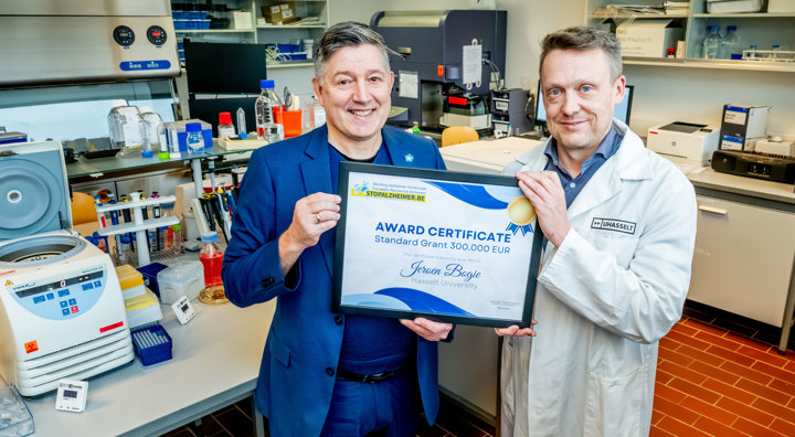 Joost Martens (Stichting Stop Alzheimer) & Prof. Dr. Jeroen Bogie