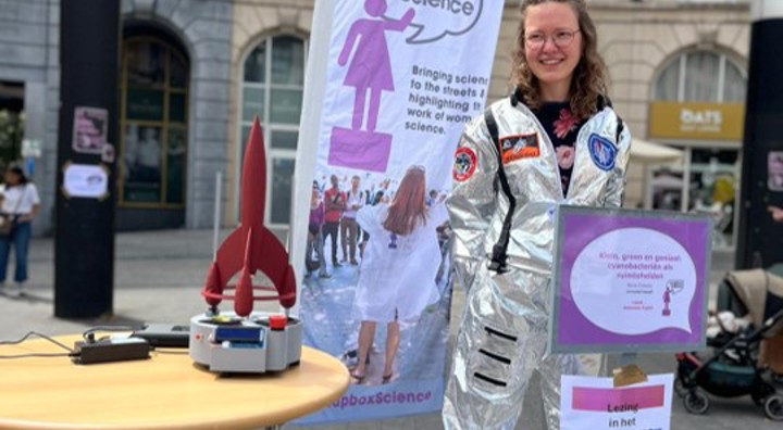 Nora Colson Soapbox 2 Liggend