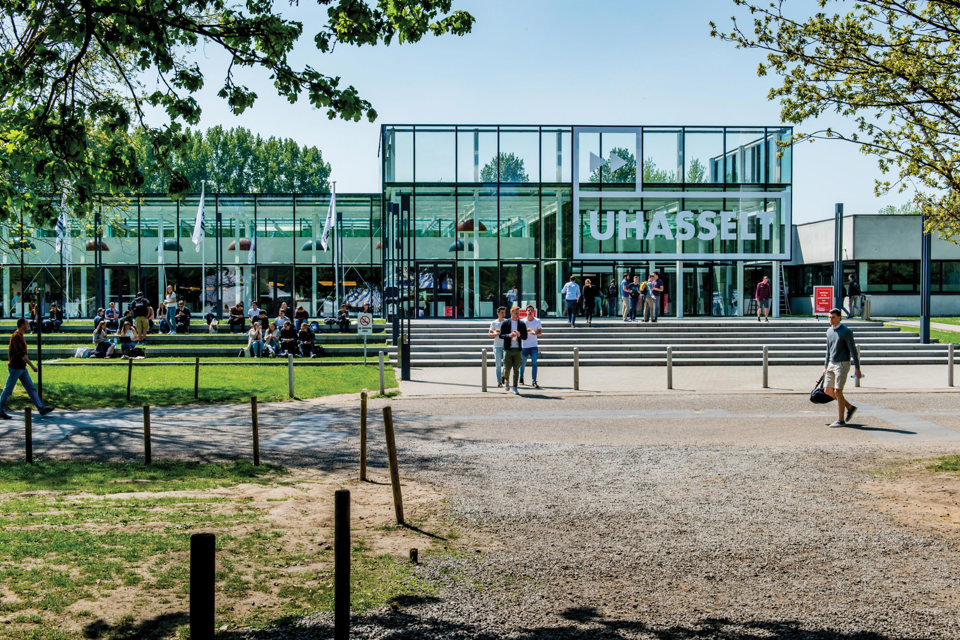 Gebouw D Mooi Weer Mei 2017 05