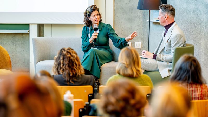 26 02 04 Panelgesprek 011